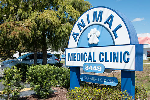 Animal Medical Clinic of Spring Hill sign in front of building
