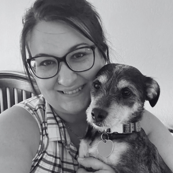 Fernanda Valdera, Receptionist